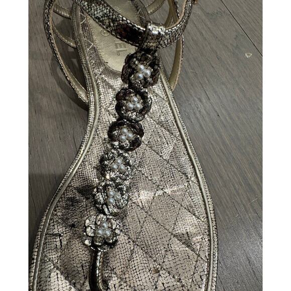 Chanel 38C Pewter Silver Oxidized Silver Thong Sandals Pearl Flower Camellia - Picture 10 of 11